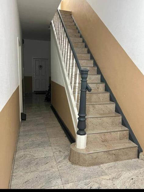 City-Apartment In Krefeld, Kueche, Naehe Duesseldorf Messe Buitenkant foto