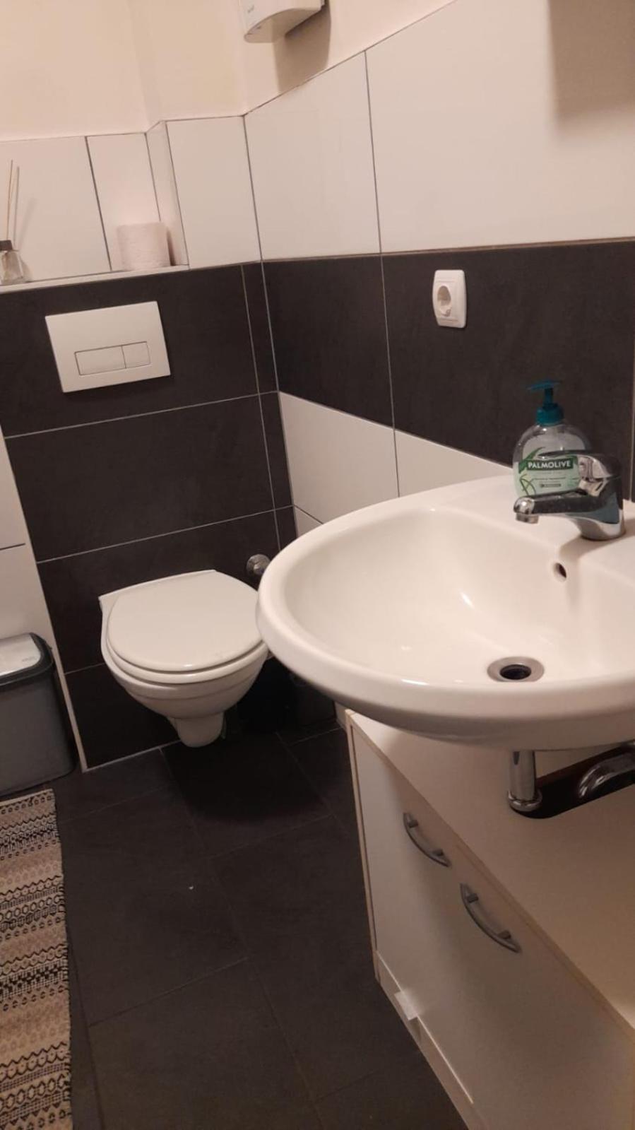 City-Apartment In Krefeld, Kueche, Naehe Duesseldorf Messe Buitenkant foto